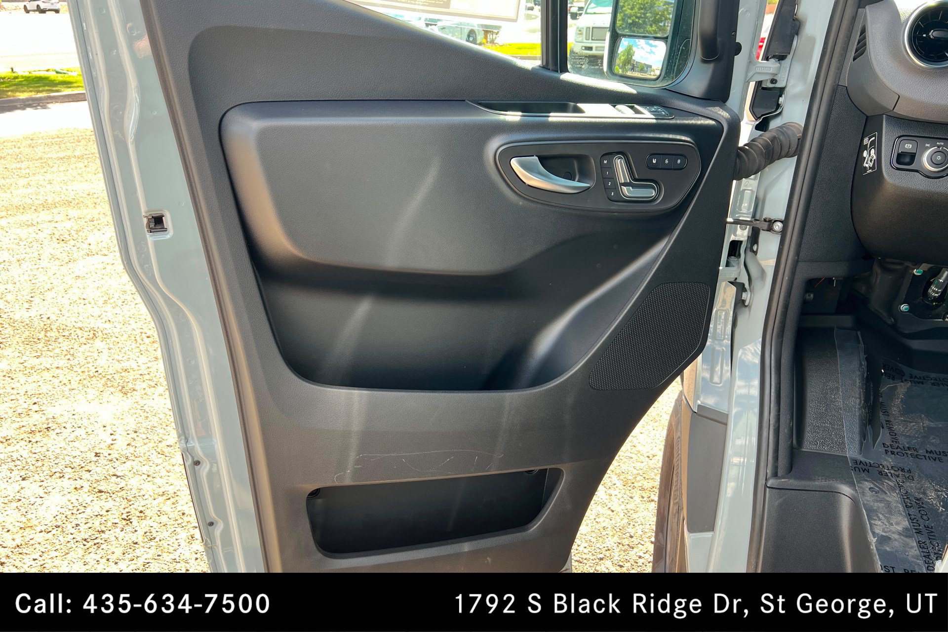 Used 2025 Mercedes-Benz Sprinter 2500 image 14