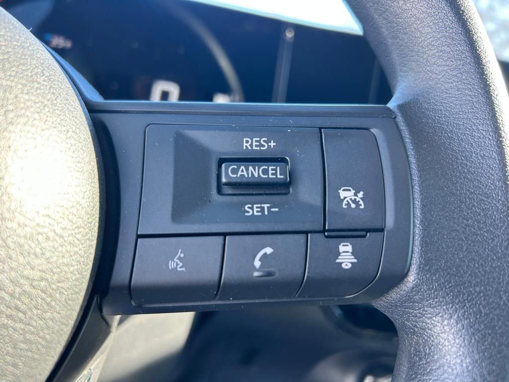 Used 2025 Nissan Kicks SV AWD/4WD image 30