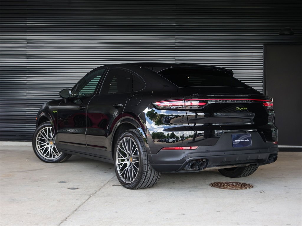 Certified 2023 Porsche Cayenne Platinum Edition image 3