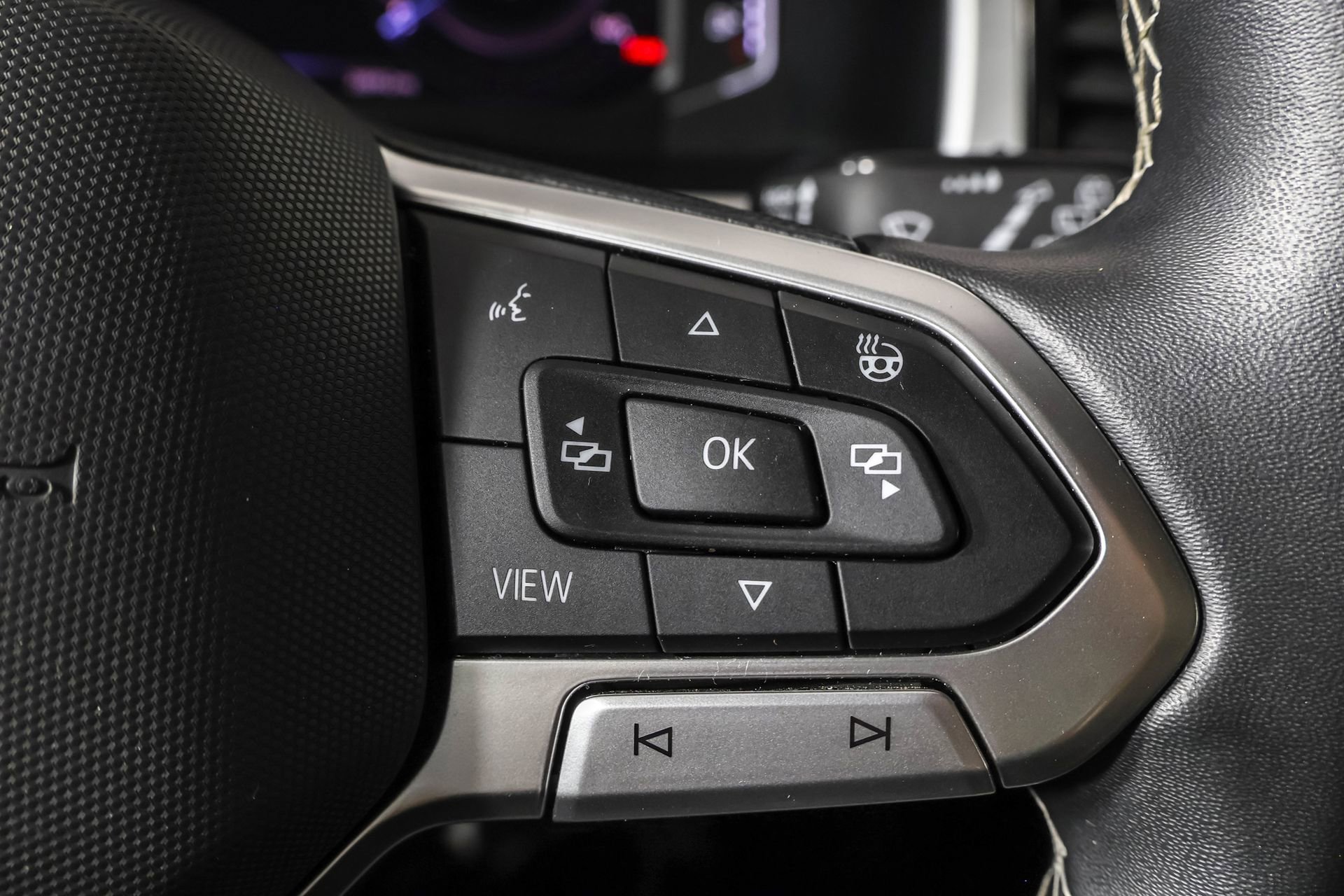 Used 2022 Volkswagen Atlas Cross Sport SEL image 32