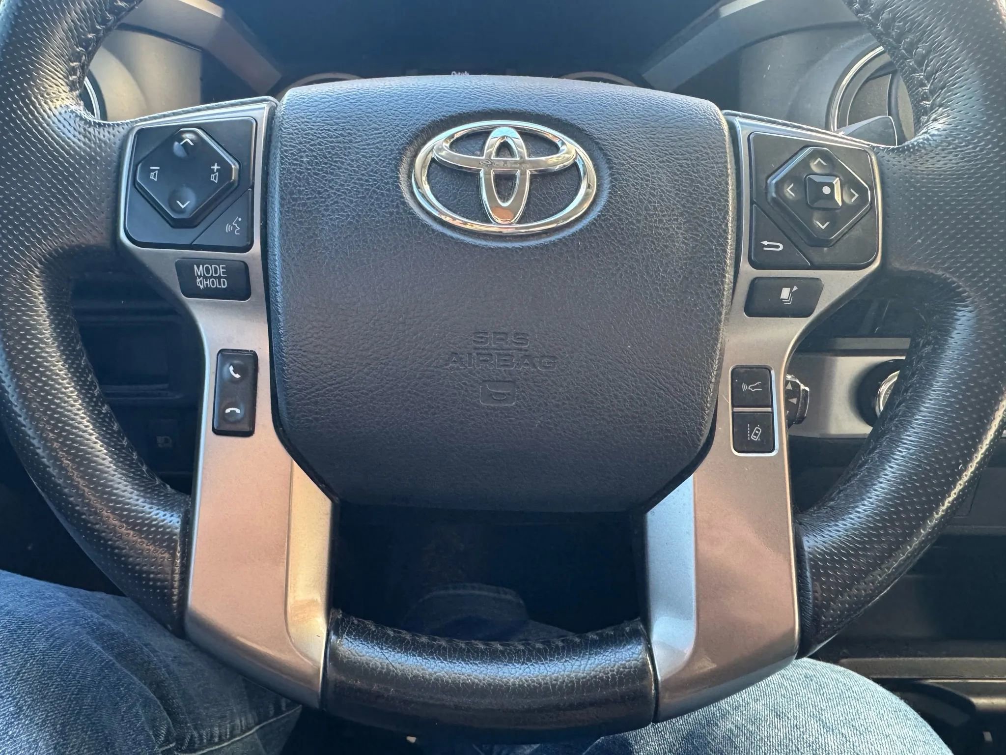 Used 2018 Toyota Tacoma SR5 w/ SR5 Appearance Package (SM) image 21