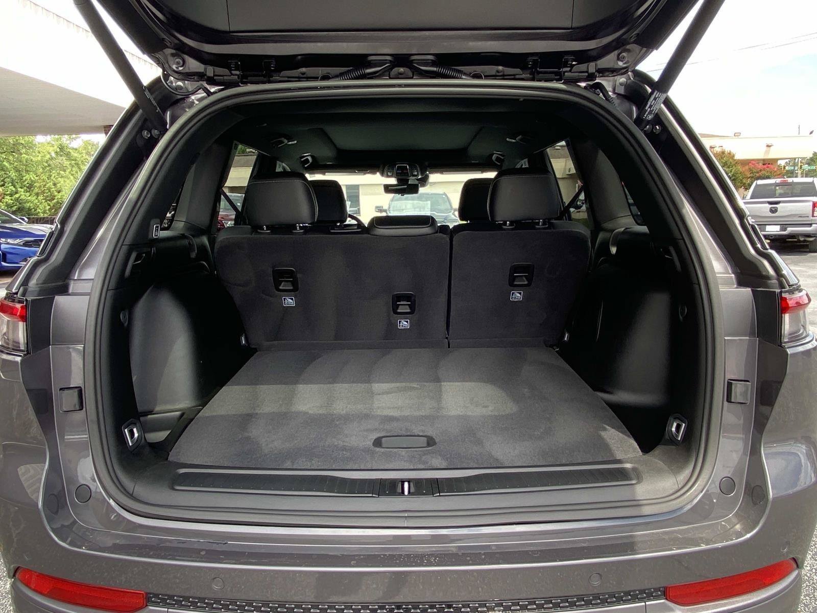 Used 2026 Jeep Grand Cherokee Limited AWD/4WD image 6