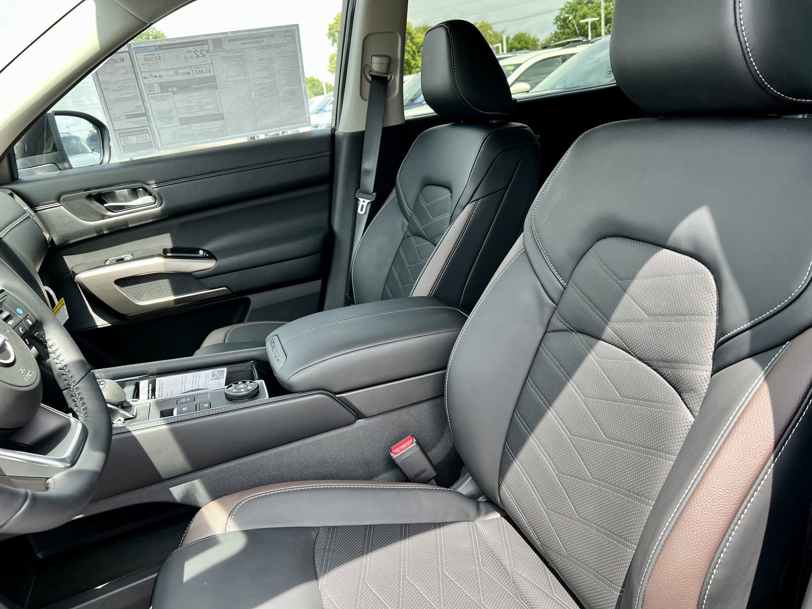 New 2025 Nissan Pathfinder Platinum image 24