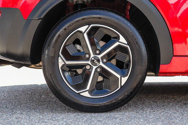 Certified 2025 Kia Niro EX FWD image 11