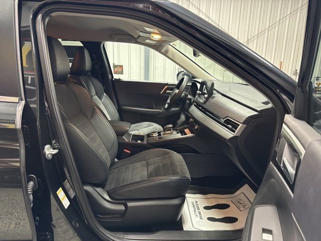 Used 2024 Mitsubishi Outlander SE Black Edition FWD image 27