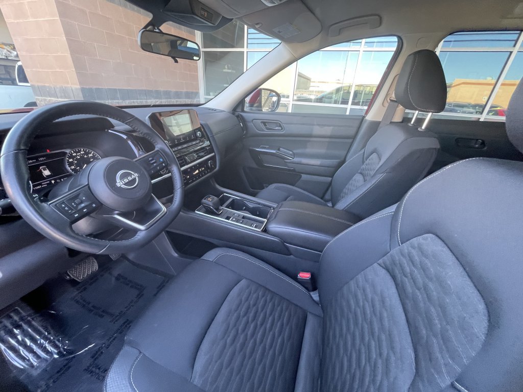 Used 2024 Nissan Pathfinder SV w/ Lighting Package (N92) FWD image 16