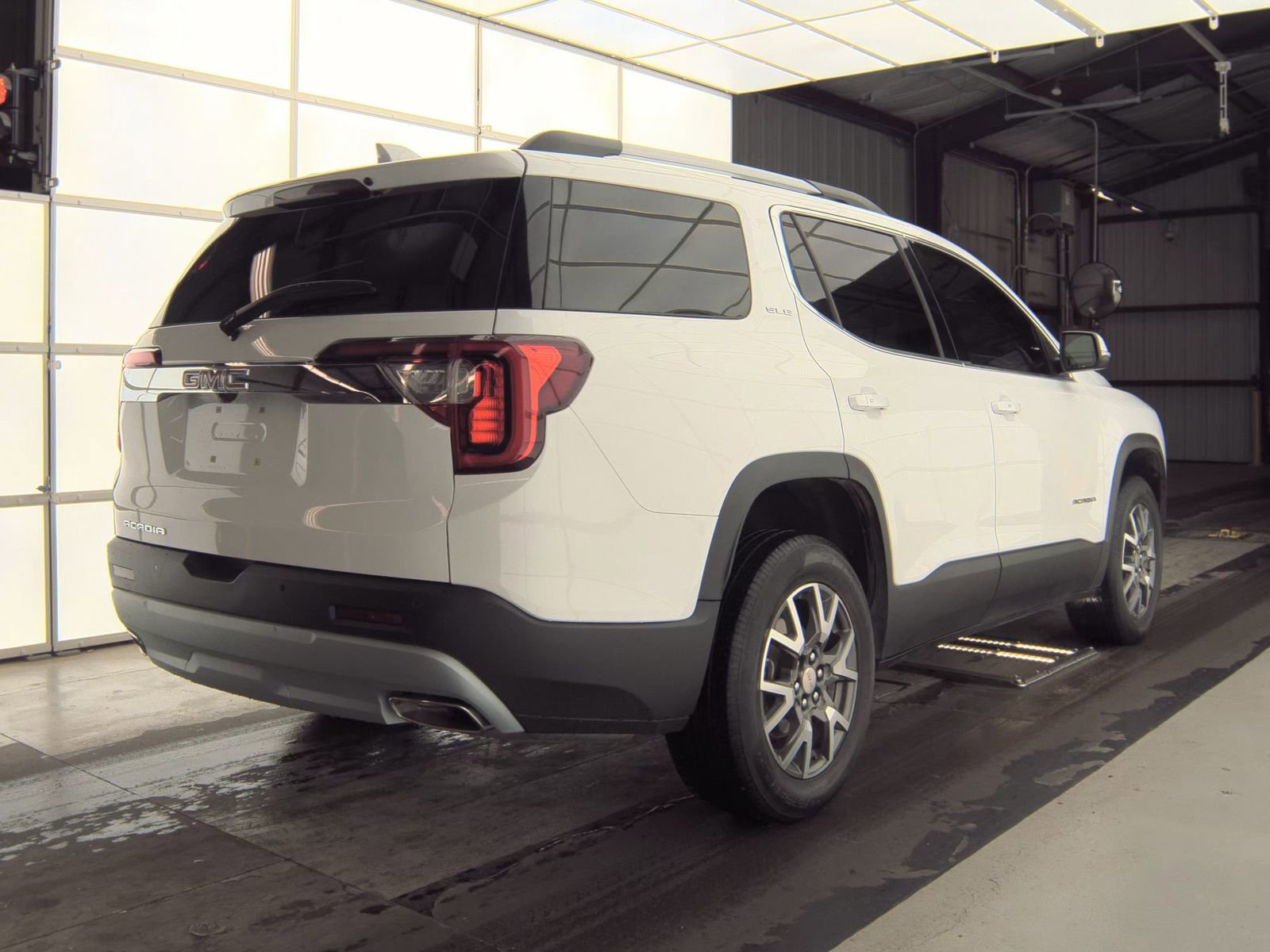Used 2023 GMC Acadia SLE w/ Driver Convenience Package image 8