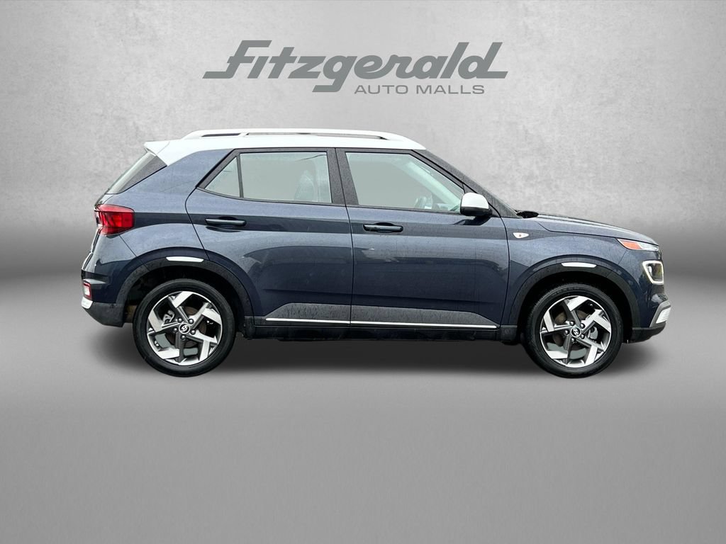 Used 2025 Hyundai Venue Limited FWD image 3