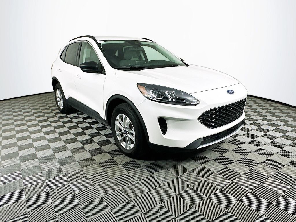 Used 2022 Ford Escape SE w/ Convenience Package image 3