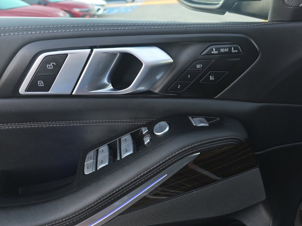 Used 2024 BMW X7 xDrive40i image 14