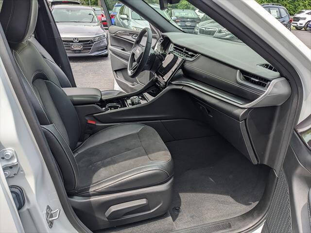 Used 2023 Jeep Grand Cherokee L Laredo AWD/4WD image 19
