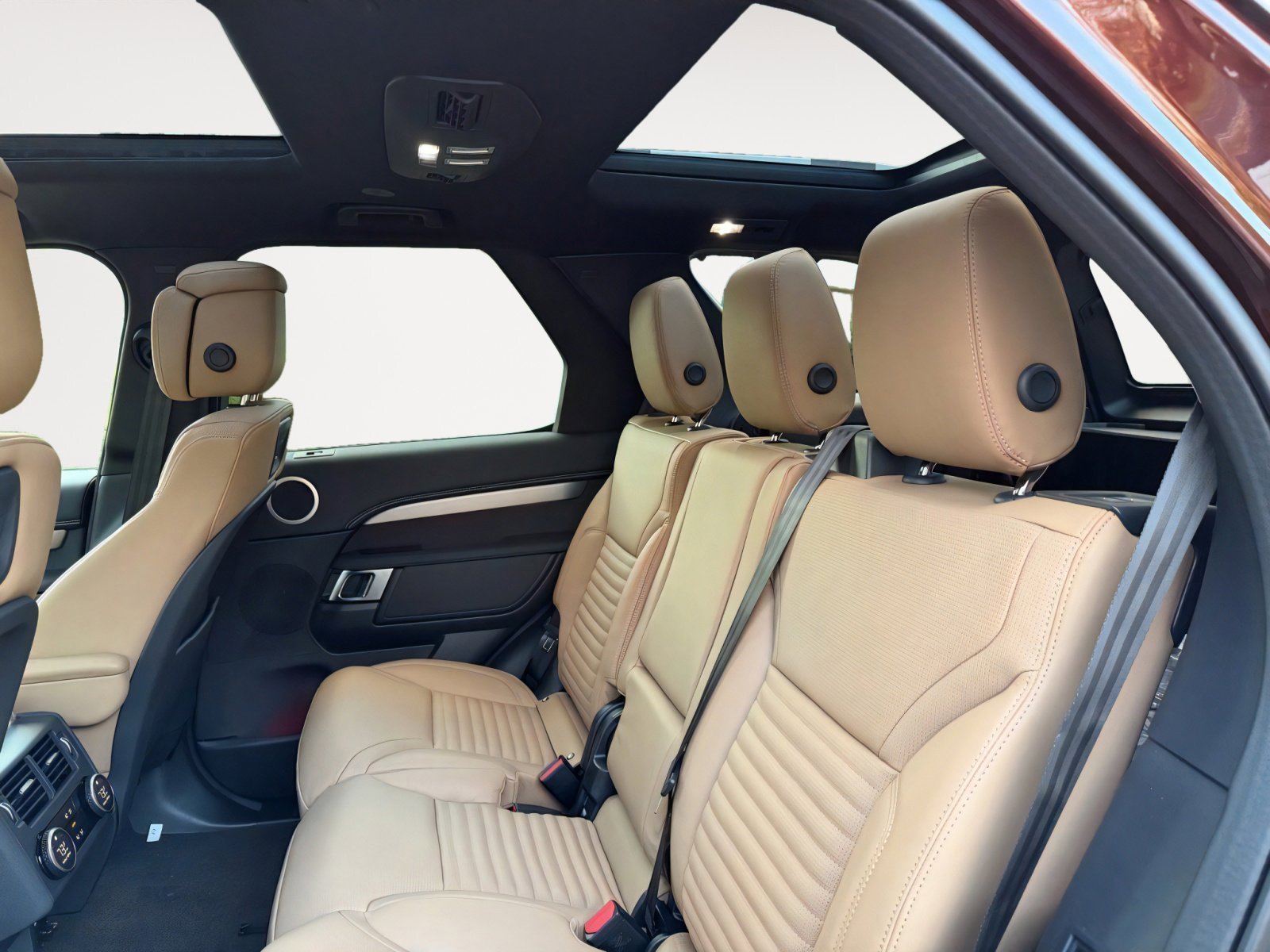 New 2026 Land Rover Discovery Limited Edition image 13