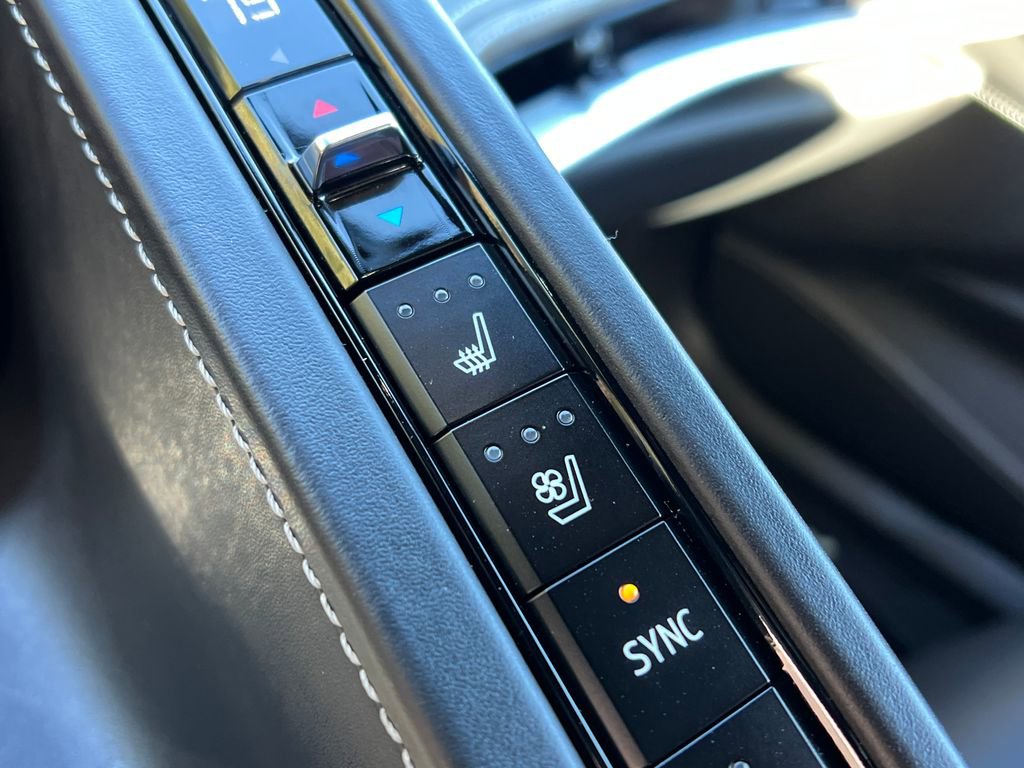 Used 2021 Chevrolet Corvette Stingray Premium Conv w/ Z51 Performance Package image 28