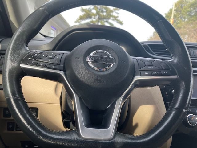 Used 2017 Nissan Rogue SV w/ SV Premium Package image 19