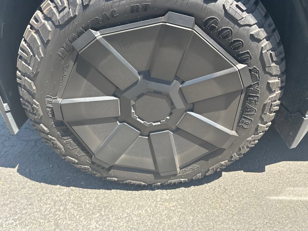 Used 2024 Tesla Cybertruck AWD Crew Cab image 24