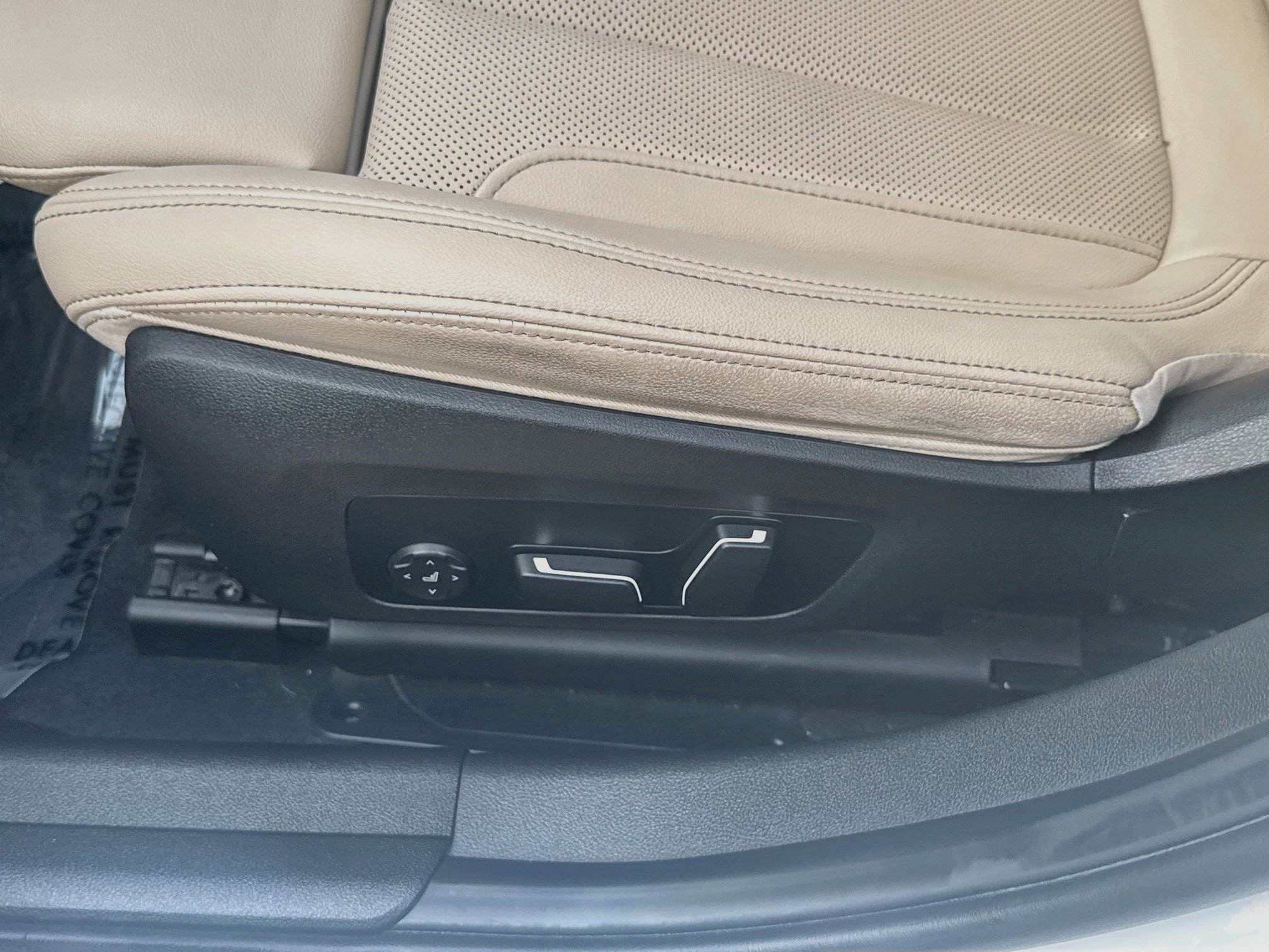 Used 2024 BMW 330i Sedan w/ Convenience Package RWD image 18