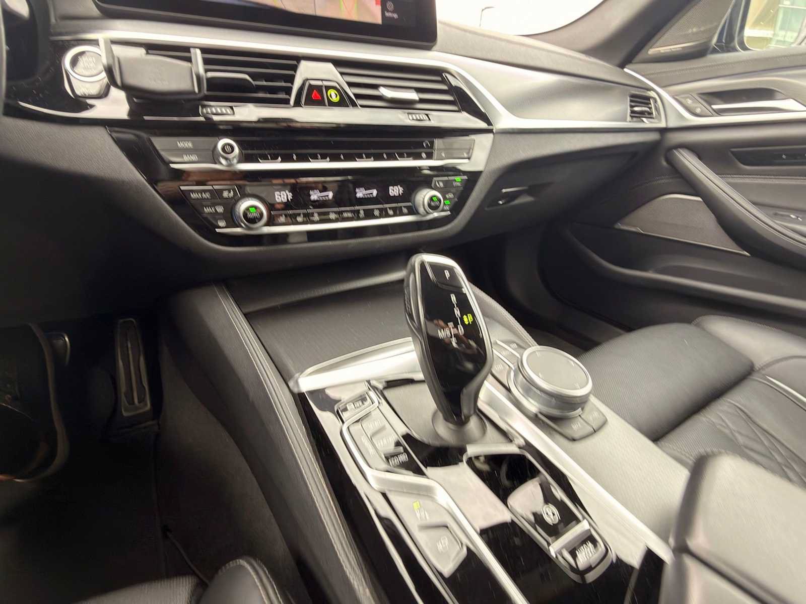 Used 2022 BMW M550i xDrive AWD/4WD image 22