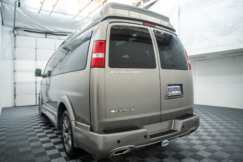 Used 2025 Chevrolet Express 2500 w/ Driver Convenience Package RWD image 7