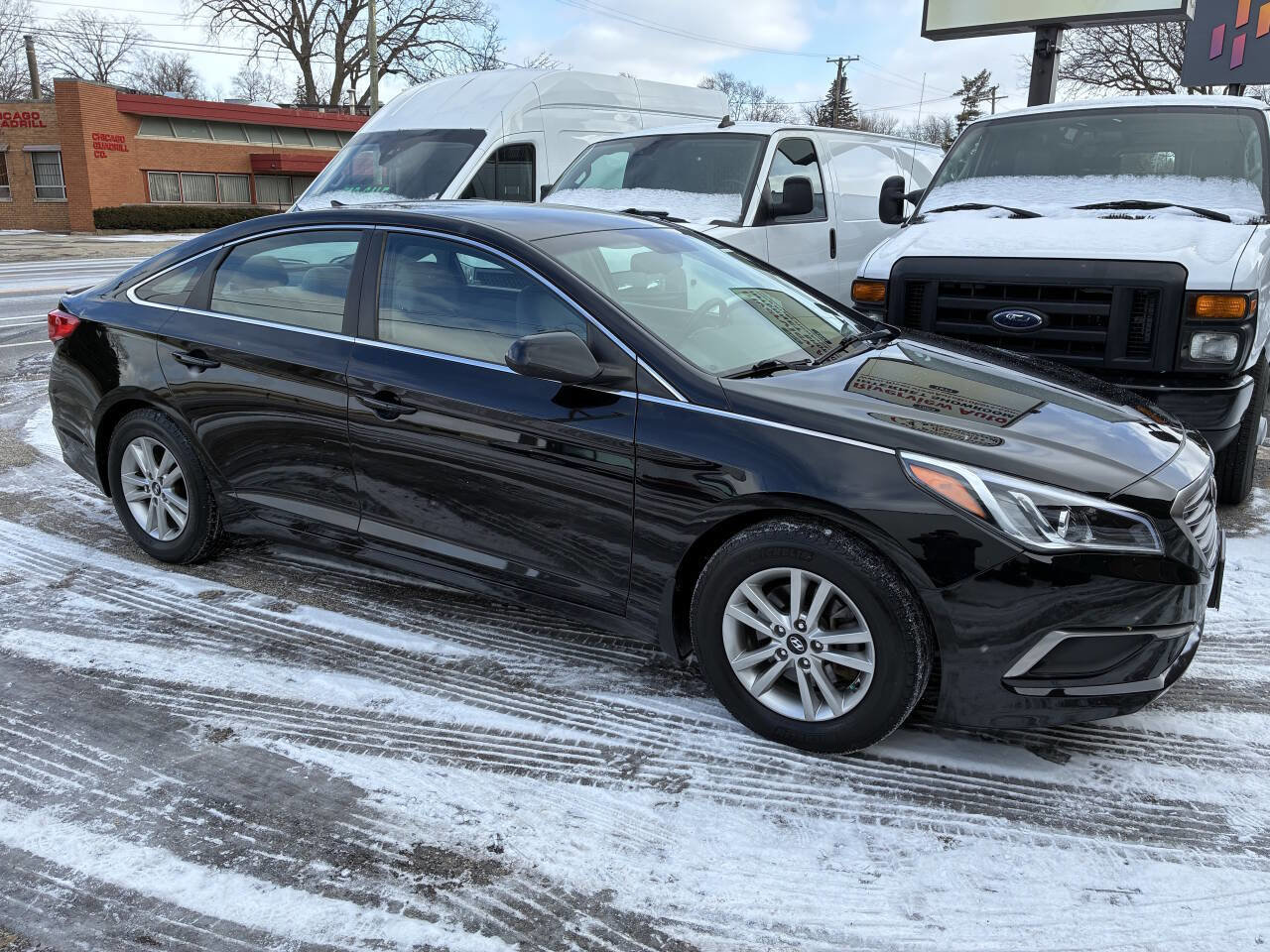 Used 2017 Hyundai Sonata SE w/ Cargo Package image 2