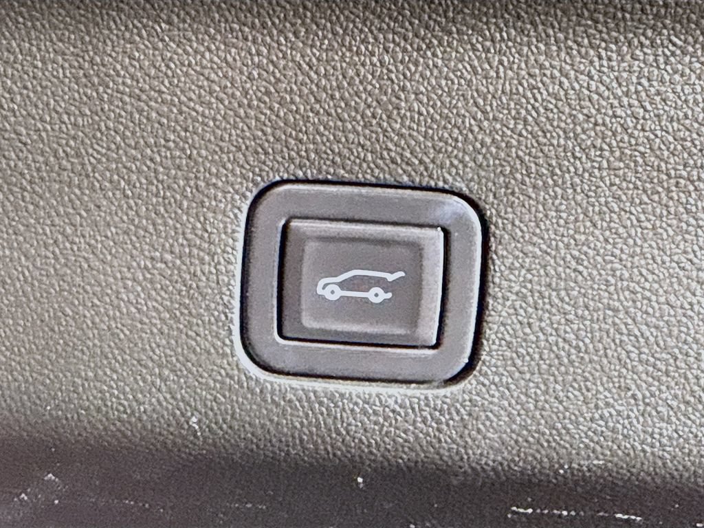 Used 2023 Chevrolet Tahoe Premier w/ Premium Package 2 AWD/4WD image 32