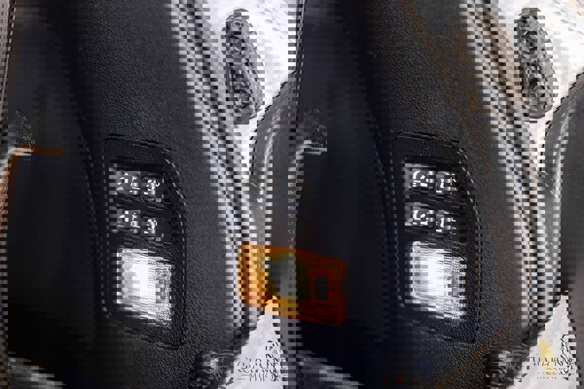 Used 2015 Lexus LX 570 4WD w/ Luxury Package image 18