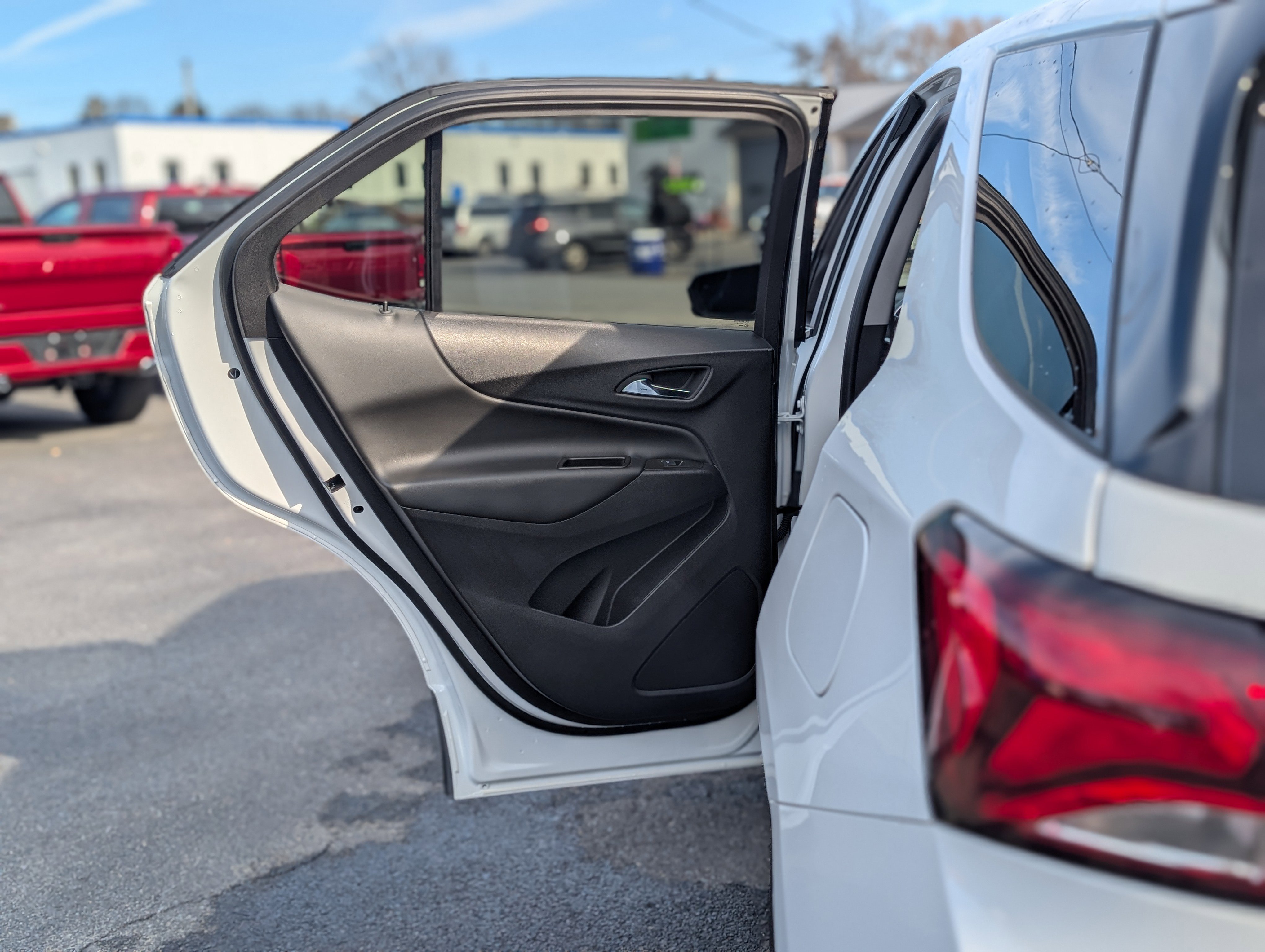 Used 2024 Chevrolet Equinox LT w/ LPO, Floor Liner Package image 32