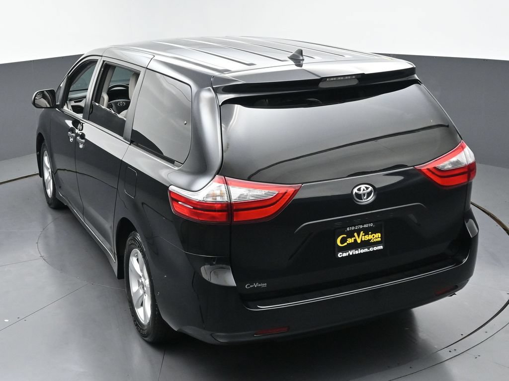 Used 2020 Toyota Sienna L FWD image 40