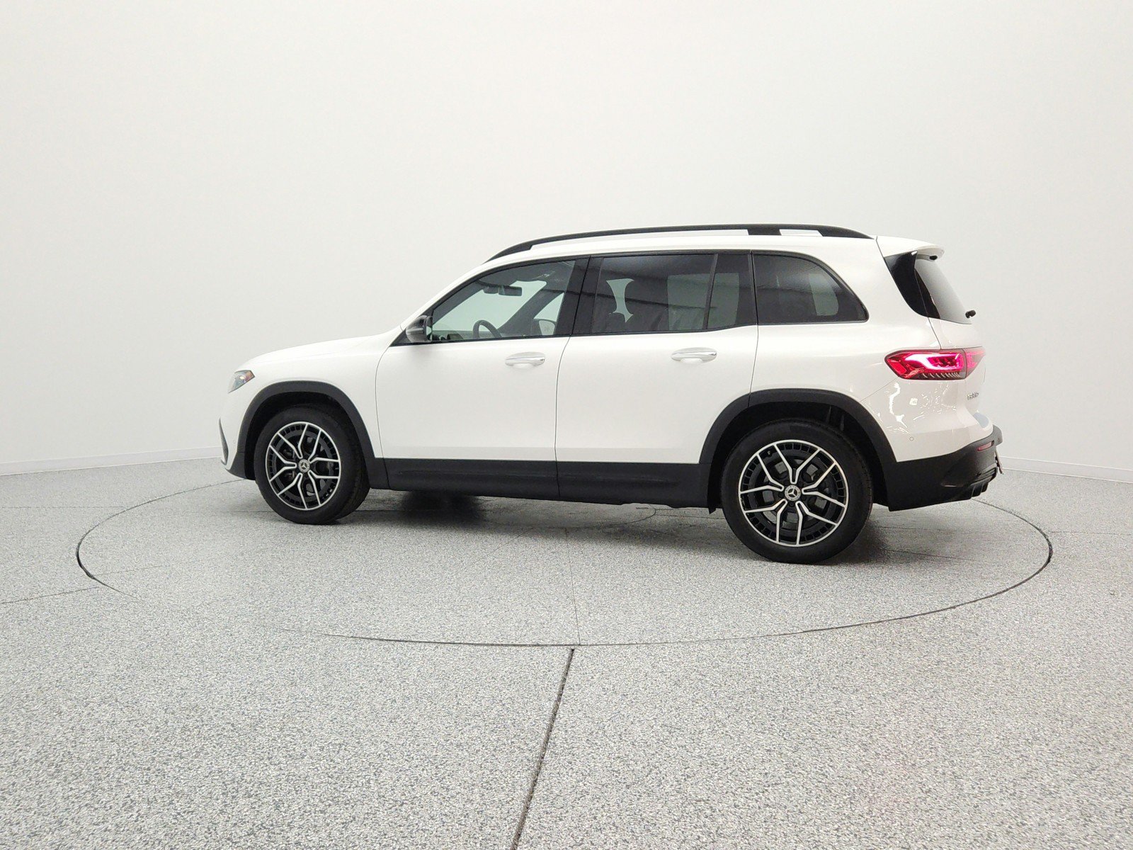 Used 2023 Mercedes-Benz EQB 350 4MATIC SUV image 8