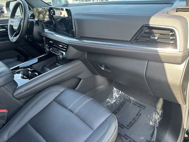 Used 2025 Chevrolet Suburban RST image 13