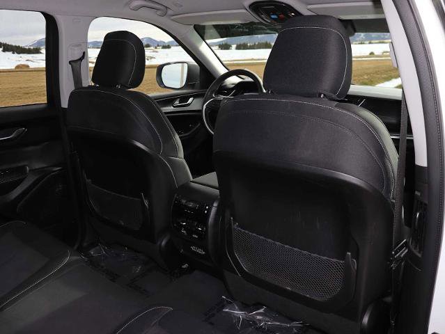 Used 2023 Jeep Grand Cherokee L Laredo image 26