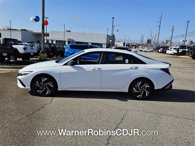 Used 2025 Hyundai Elantra Sport image 4