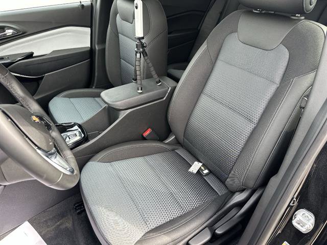 Used 2025 Chevrolet Trax LT w/ Sunroof Package image 14