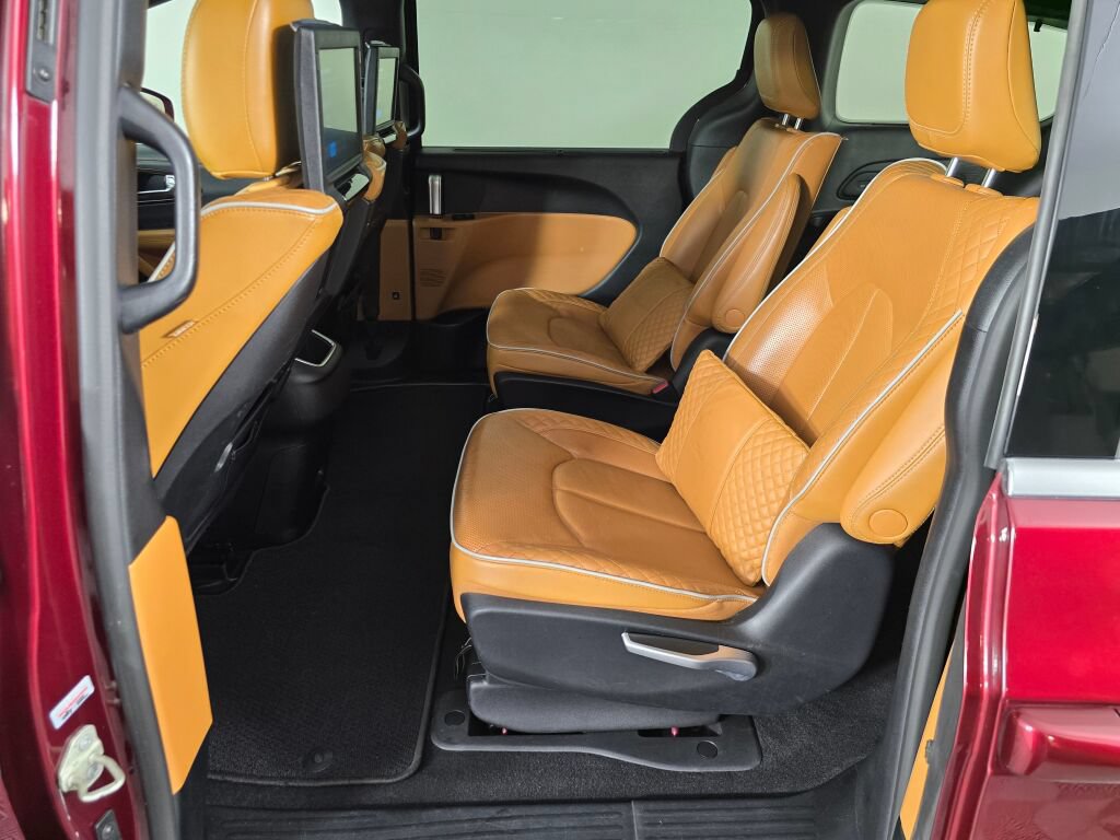Used 2022 Chrysler Pacifica Pinnacle FWD image 31