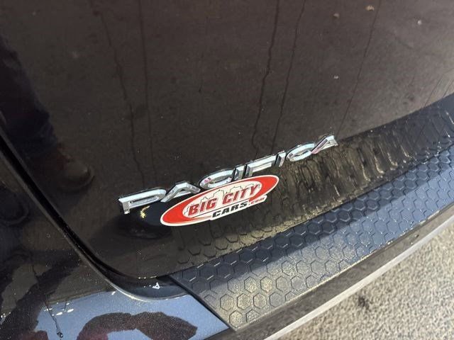 Used 2023 Chrysler Pacifica Touring-L image 46