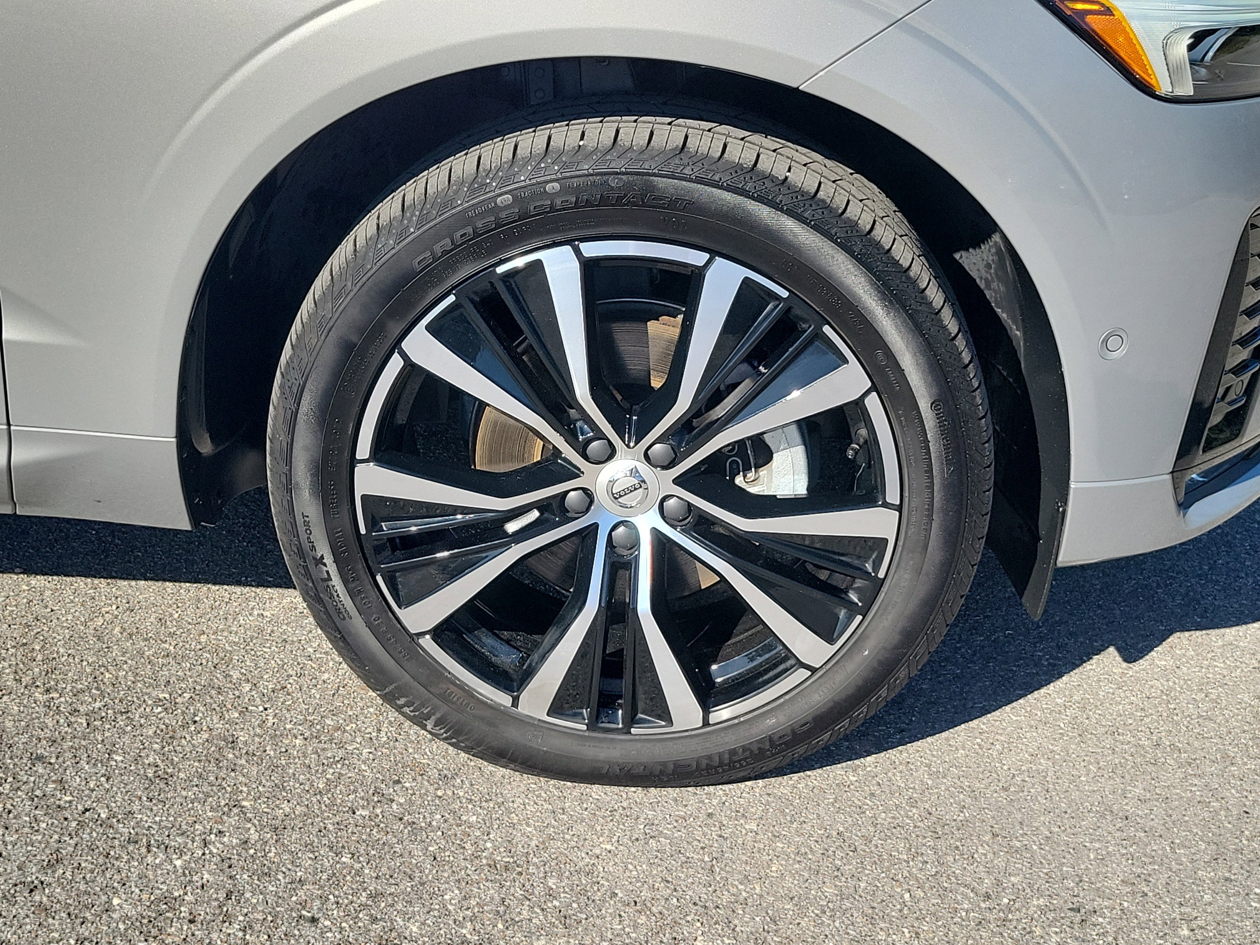 Used 2025 Volvo XC60 B5 Plus image 13