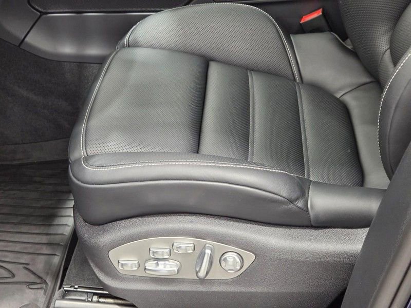 Certified 2026 Porsche Macan GTS image 26