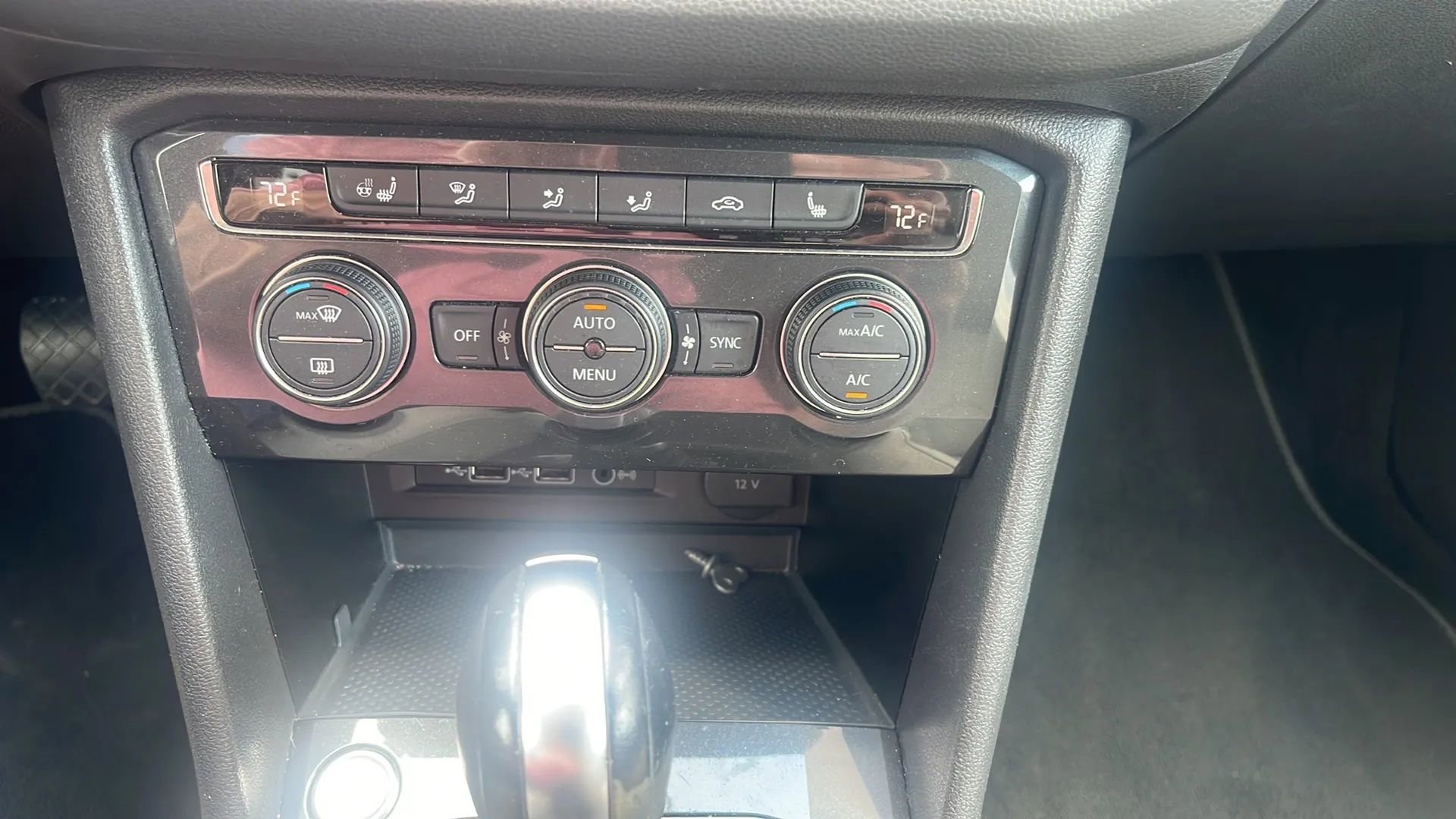 Used 2019 Volkswagen Tiguan SEL Premium image 17