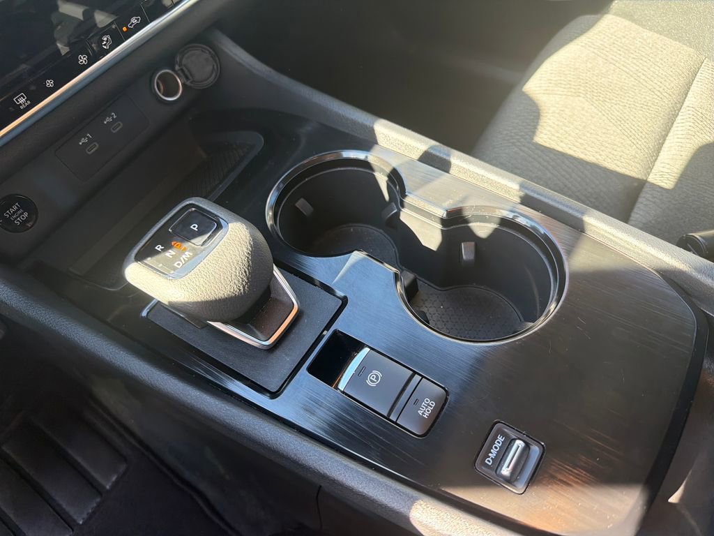 Used 2024 Nissan Rogue SV image 39