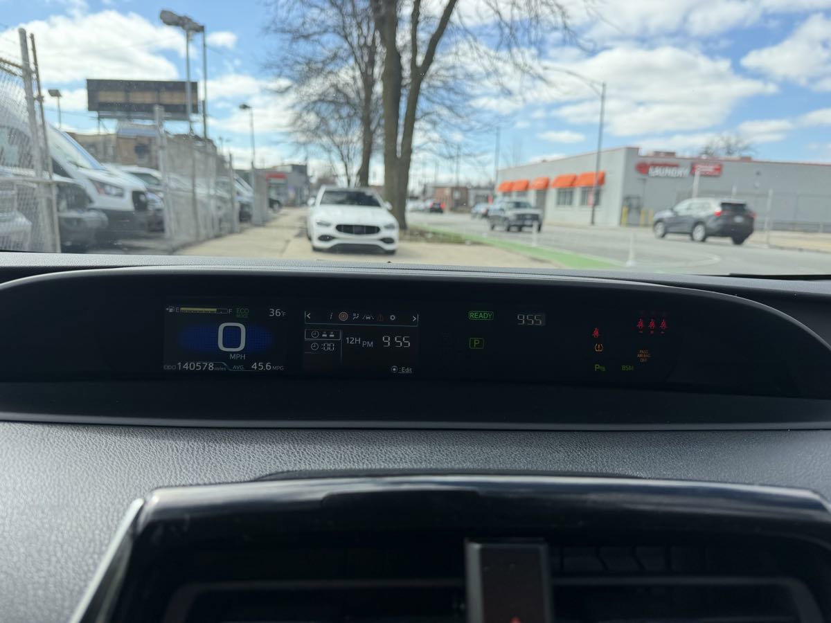 Used 2021 Toyota Prius XLE image 31