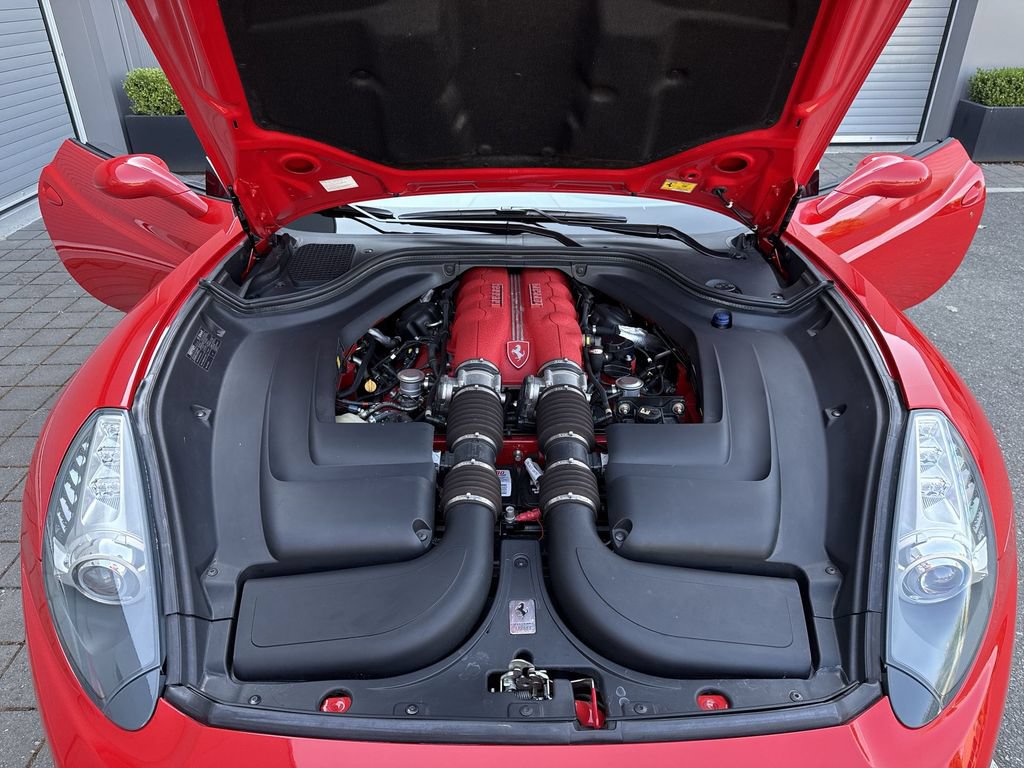 Used 2010 Ferrari California RWD image 25