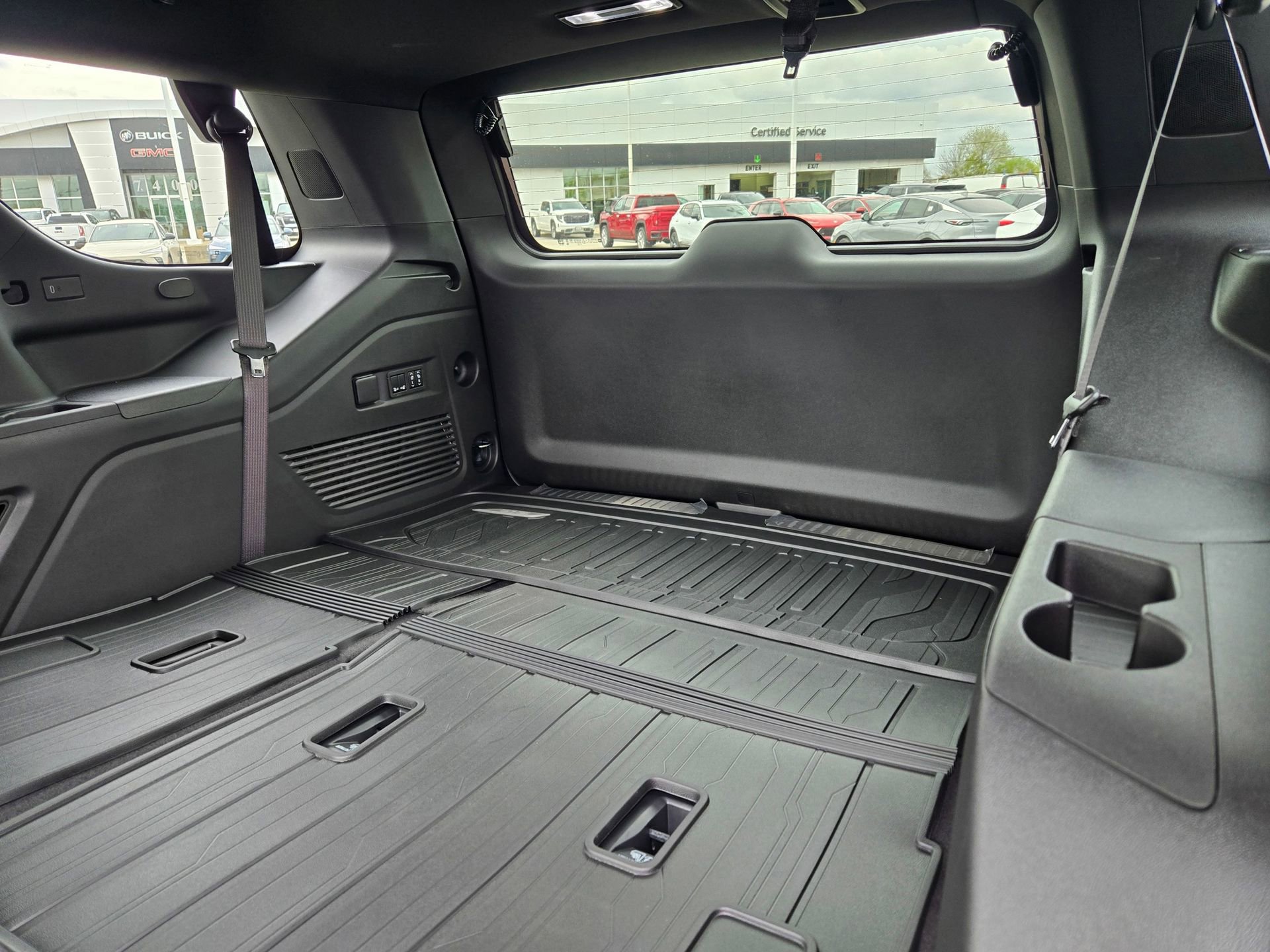 New 2026 GMC Yukon Denali w/ Denali Reserve Package AWD/4WD image 35