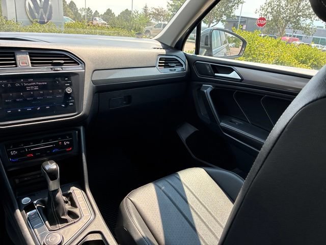 Used 2023 Volkswagen Tiguan SE w/ Panoramic Sunroof Package AWD/4WD image 18