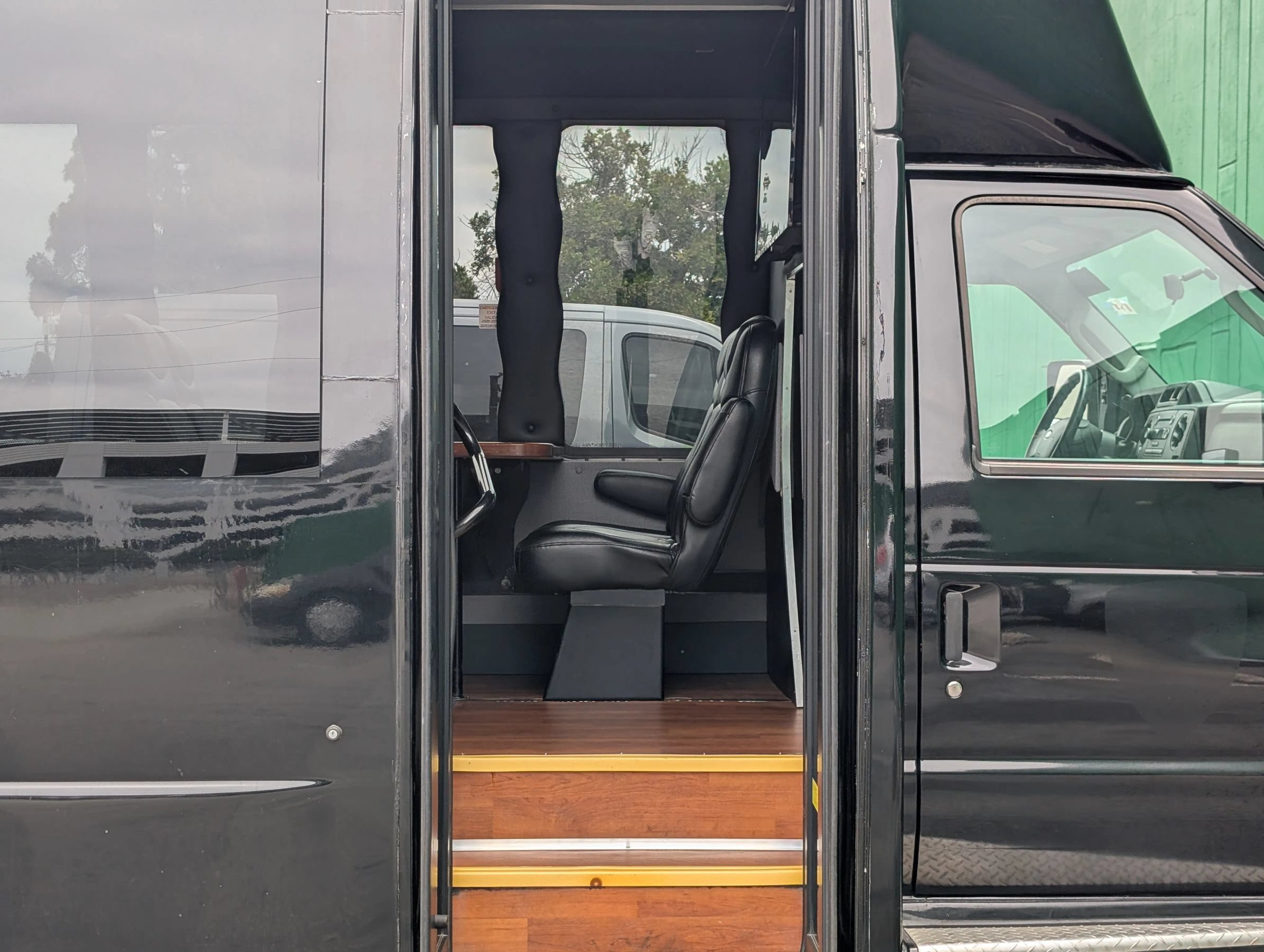 Used 2012 Ford E-350 and Econoline 350 Super Duty w/ Shuttle Bus Prep Pkg RWD image 11