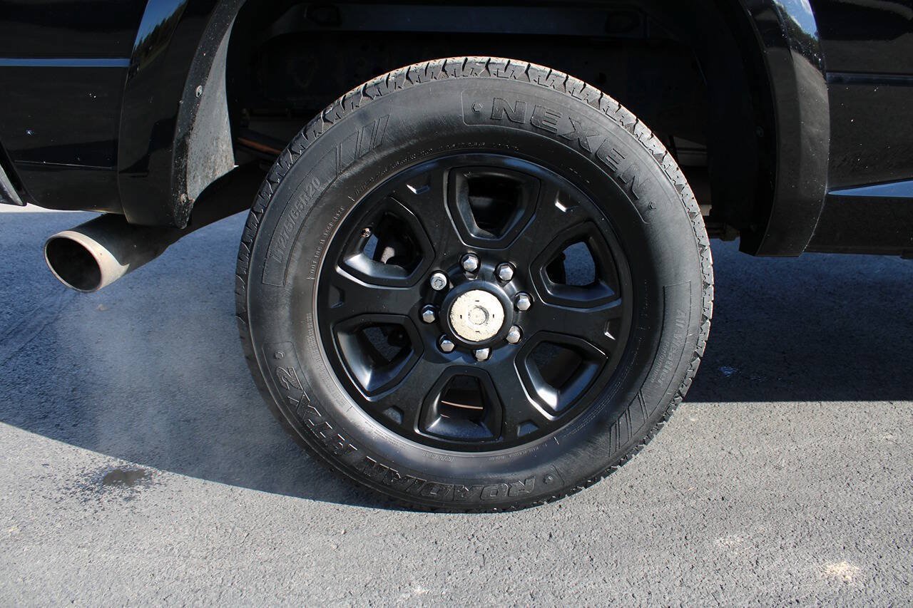 Used 2015 RAM 3500 Laramie w/ Black Appearance Group AWD/4WD image 16