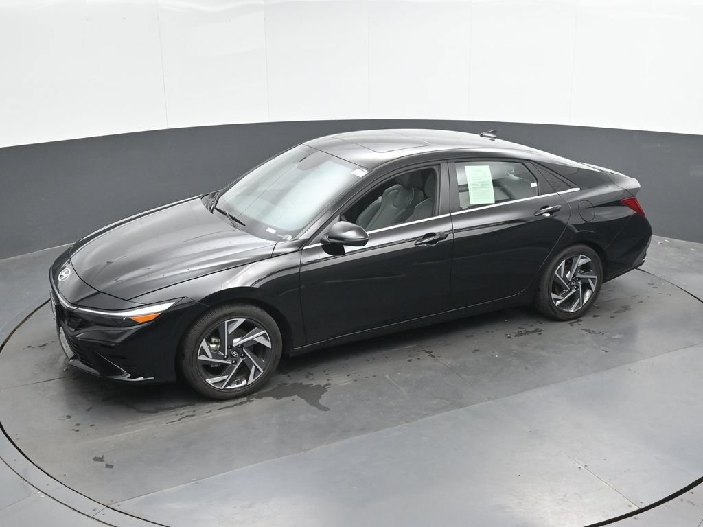 Certified 2026 Hyundai Elantra Limited w/ Cargo Package FWD image 37