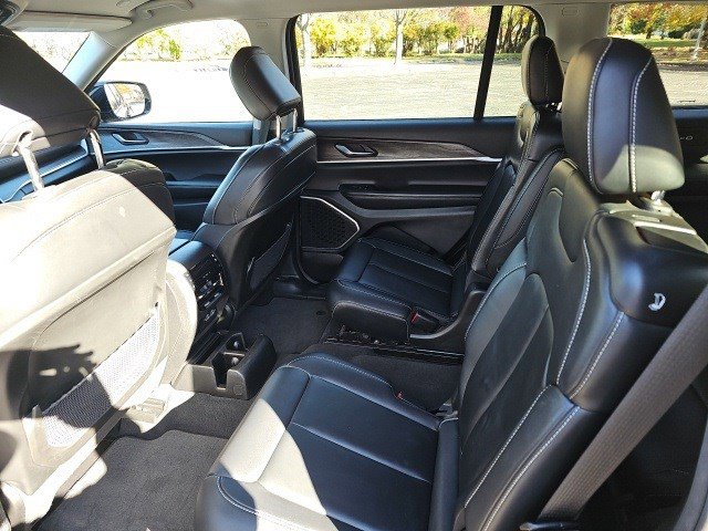 Used 2022 Jeep Grand Cherokee L Limited image 19