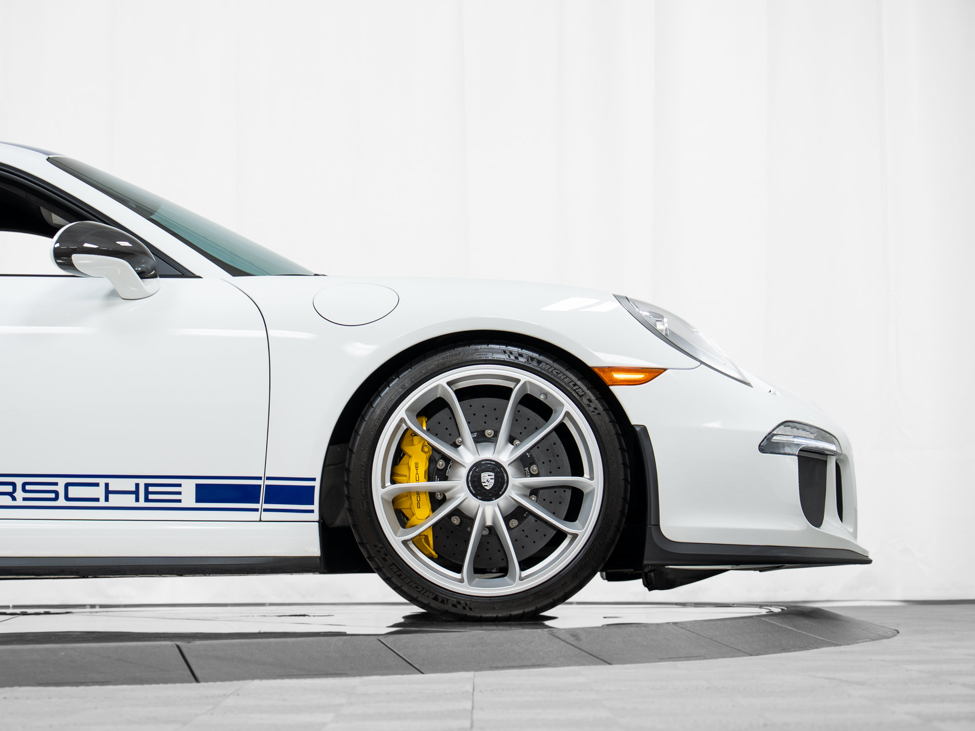 Certified 2016 Porsche 911 R RWD image 11
