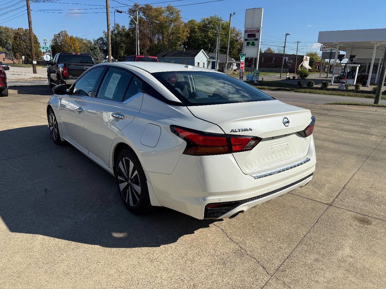 Used 2020 Nissan Altima 2.5 SV FWD image 3