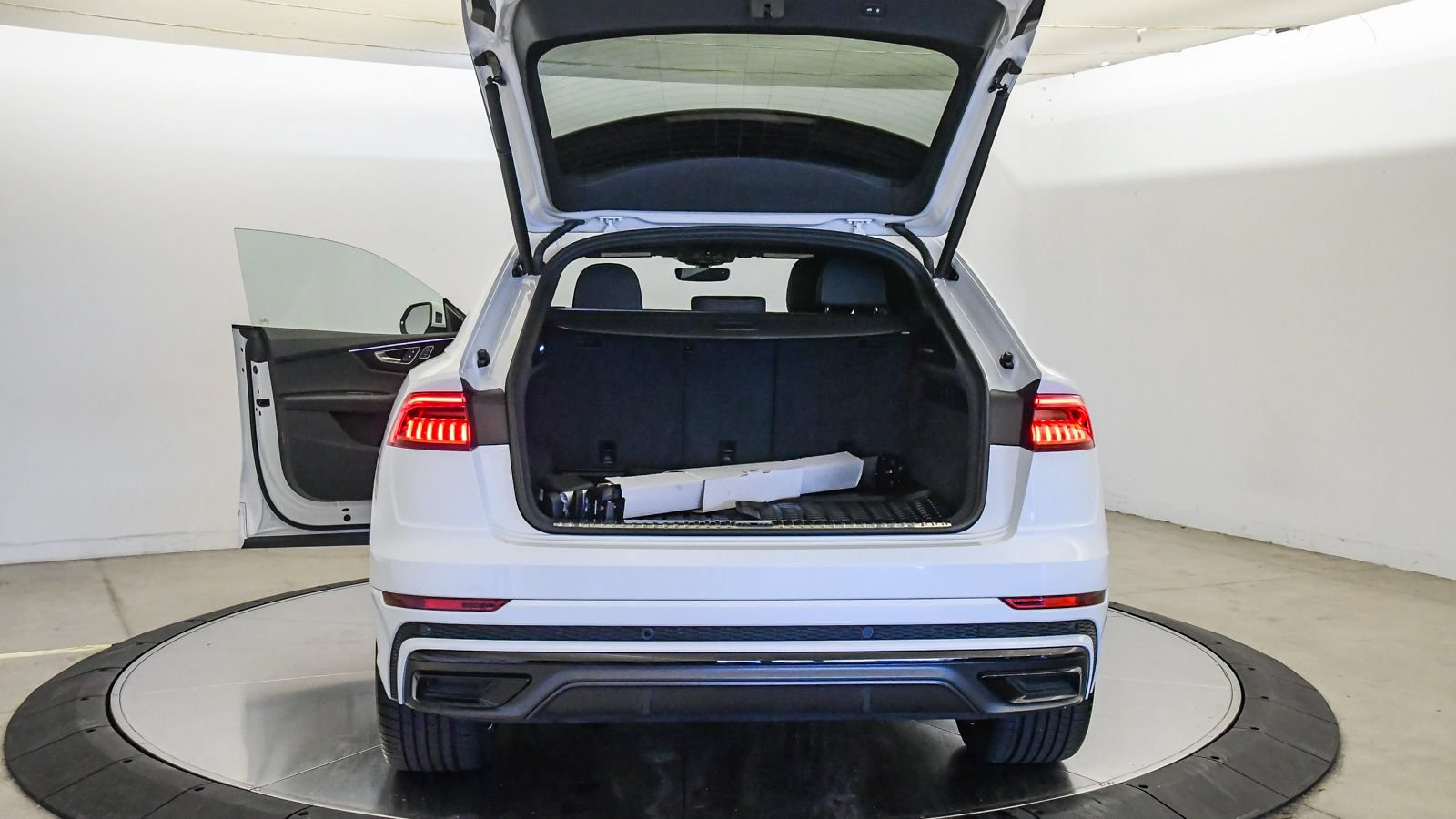 Used 2019 Audi Q8 Premium Plus AWD/4WD image 33