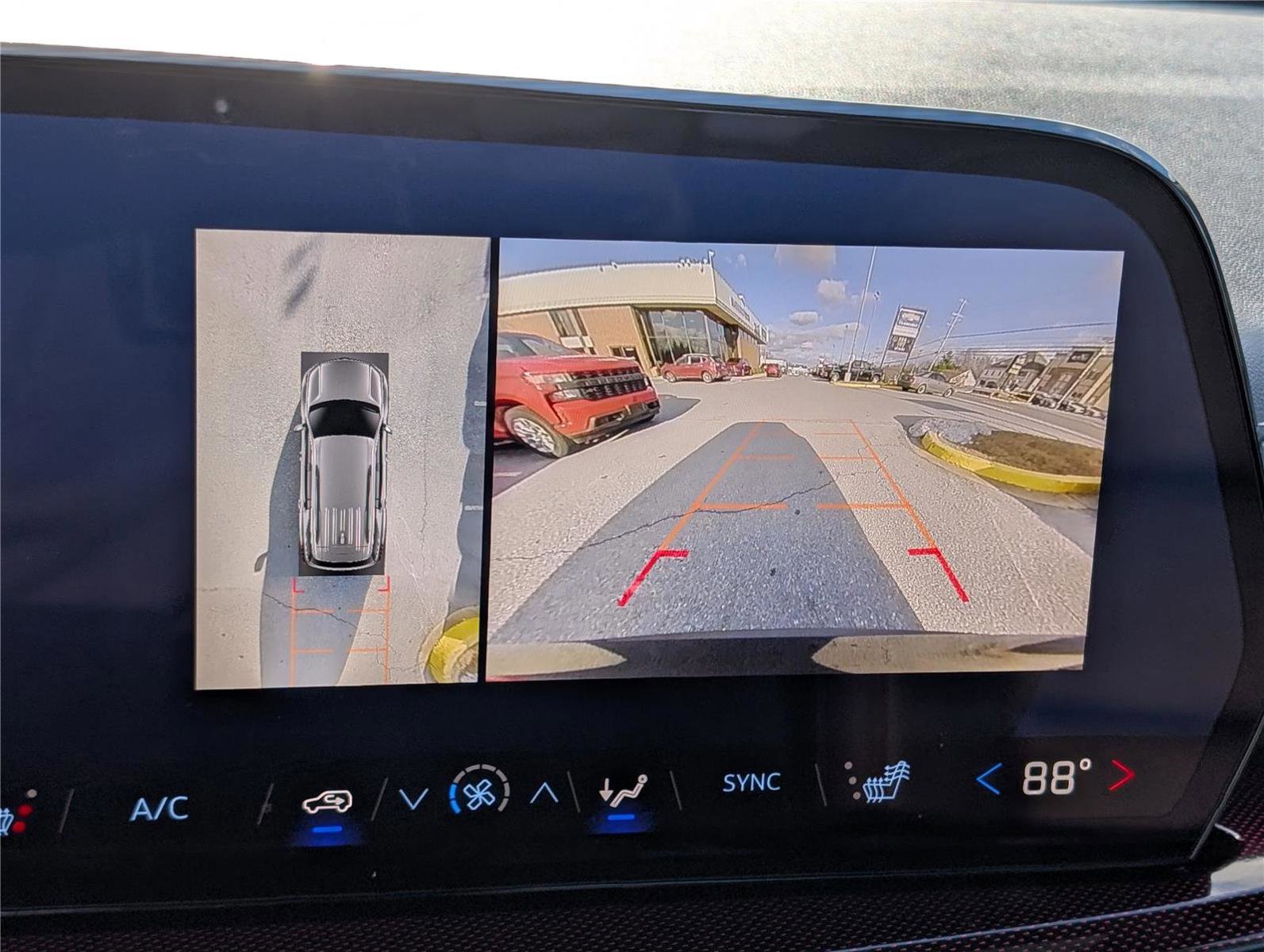 Used 2025 Chevrolet Traverse Z71 w/ Driver Confidence Package image 32